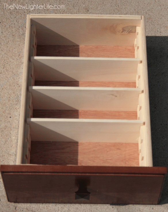 Untensil-Drawer-with-Dividers
